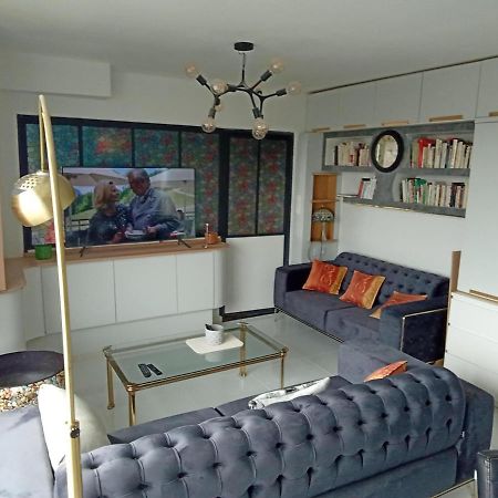Liege Centre Mediacite Appartement Possible Parking Terrasse Immense 8Eme Pour 2 Personnes Liège Exterior foto
