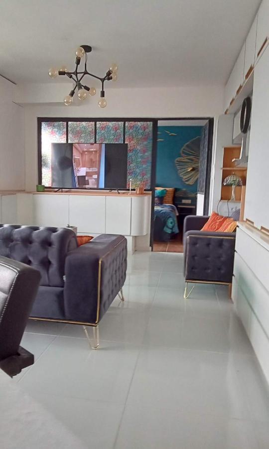 Liege Centre Mediacite Appartement Possible Parking Terrasse Immense 8Eme Pour 2 Personnes Liège Exterior foto